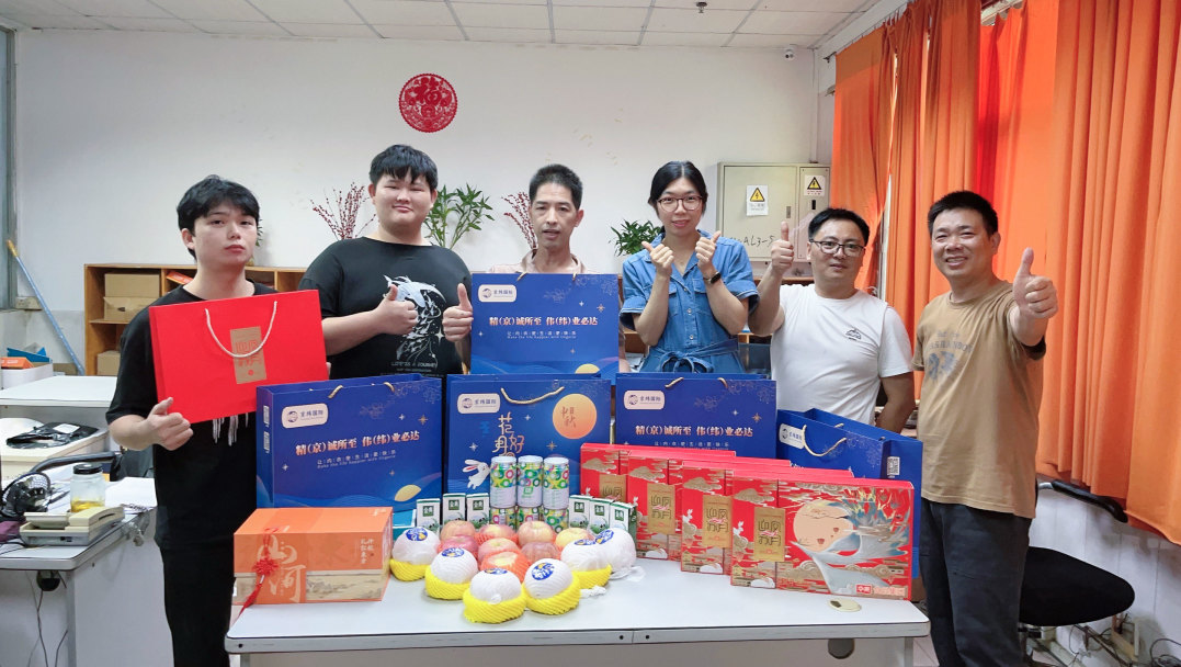 明月照千里，福利暖人心。東莞京福、京緯、京翼服裝有限公司發(fā)中秋節(jié)福利啦!(圖24)