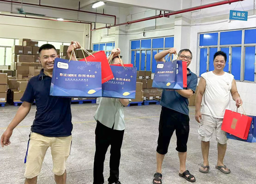 明月照千里，福利暖人心。東莞京福、京緯、京翼服裝有限公司發(fā)中秋節(jié)福利啦!(圖25)