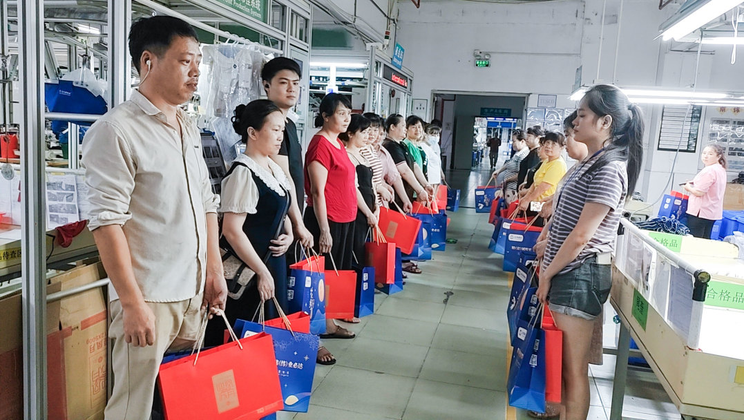 明月照千里，福利暖人心。東莞京福、京緯、京翼服裝有限公司發(fā)中秋節(jié)福利啦!(圖27)