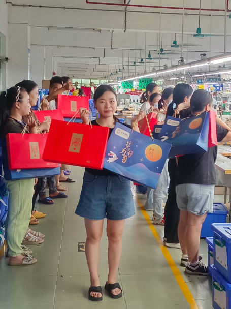 明月照千里，福利暖人心。東莞京福、京緯、京翼服裝有限公司發(fā)中秋節(jié)福利啦!(圖30)
