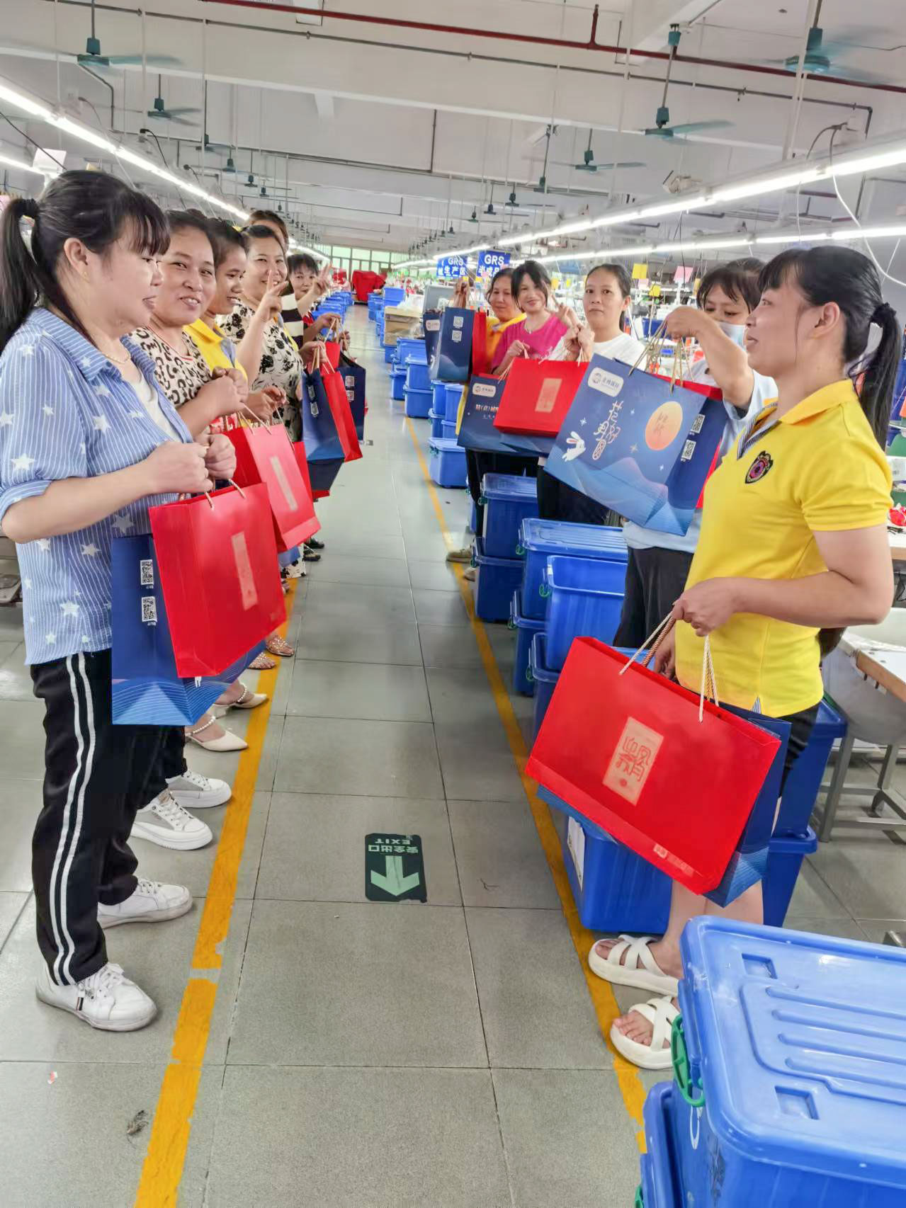明月照千里，福利暖人心。東莞京福、京緯、京翼服裝有限公司發(fā)中秋節(jié)福利啦!(圖29)